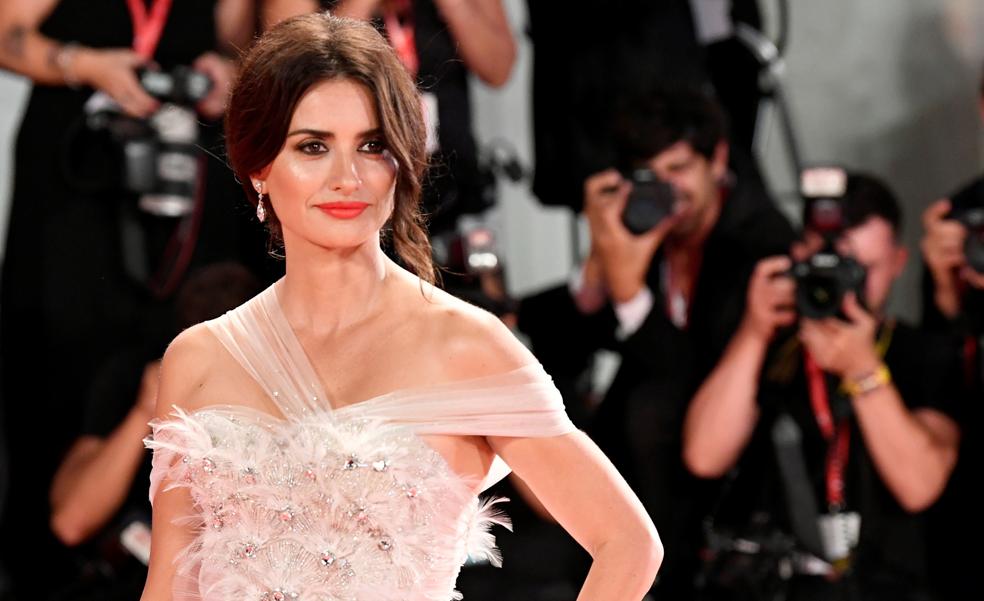 Los cinco looks más espectaculares de Penélope Cruz en el Festival de Venecia: así es como ha triunfado en la alfombra roja