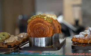 New York Rolls: el croissant redondo relleno que es la delicia pastelera de moda (y tienes que probar)