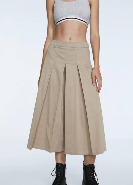 Falda pantalón de Stradivarius (29,99 euros)