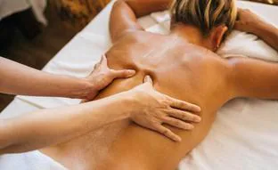 Qué es el masaje ayurvédico y cuáles son sus beneficios