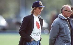 Las sudaderas universitarias que puso de moda Diana de Gales y que ahora puedes conseguir en H&M