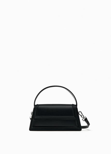 Bolso negro de Zara (22.95 euros)