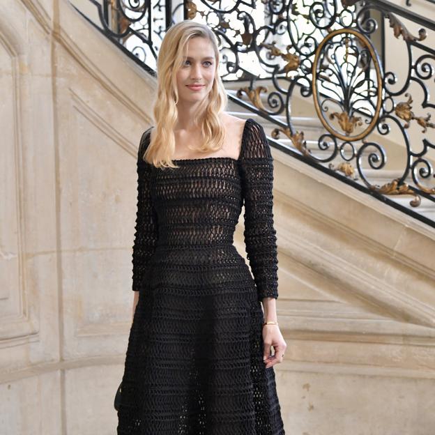 Sabemos donde puedes conseguir la falda más favorecedora de Beatrice Borromeo (en versión low cost)