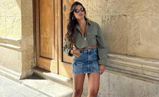 Estas faldas cargo son la tendencia perfecta para llevar con botas, según las influencers