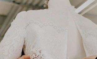 Todo sobre el vestido que Chanel reintepreta en 'Priscilla', la Mostra de Venecia y otras novedades de lujo