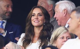 Kate Middleton tras los pasos de Letizia: apoya a Inglaterra en el Mundial de rugby (con un look de 10.000 euros)