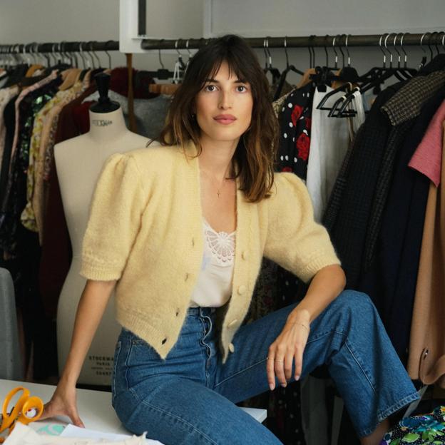 Jeanne Damas, la «it girl» francesa por excelencia, tiene todos los trucos de estilo para construir el perfecto armario de nueva temporada. 