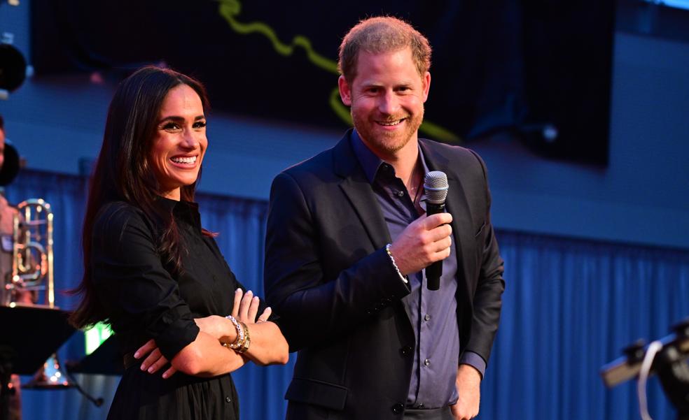 El vestido camisero de Meghan Markle que puedes comprar en H&M por 25 euros (y es perfecto para el entretiempo)