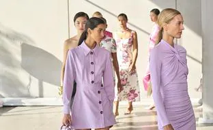Los mejores looks de la Semana Moda de Nueva York: Carolina Herrera se inspira en Carolyn Bessete-Kennedy como musa en su sofisticada colección
