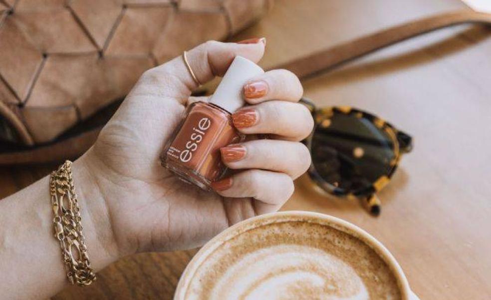 Uñas latte, la manicura tendencia del otoño 2023 que vas a querer llevar ya