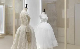 El vestido más bonito de Grace Kelly y otras joyas de la exposición de Balenciaga en París que rescata diseños inéditos del maestro español