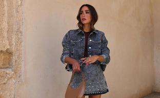 El total look denim con tachas viral que se ha agotado en horas y combinarás con tus botas biker