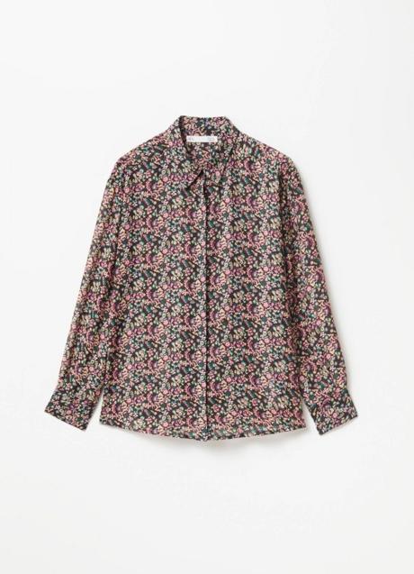 Camisa con estampado de flores de Sfera (13,99 euros)