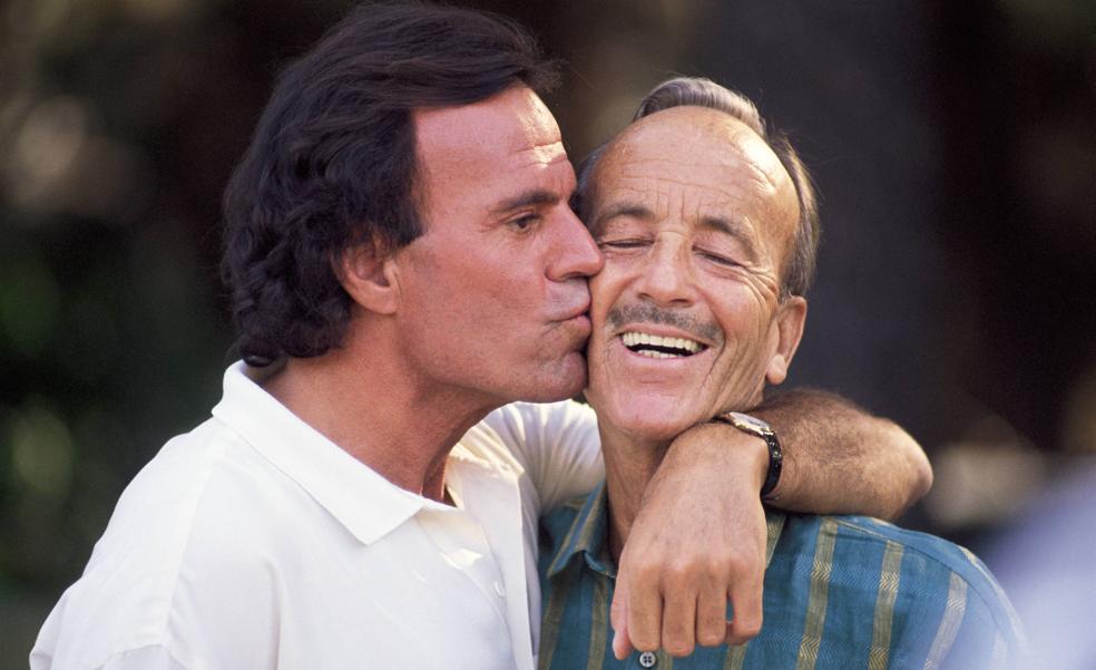 Cómo es la relación de Julio Iglesias con sus hermanos Jaime y Ruth, los hijos que Papuchi tuvo con Ronna Keitt