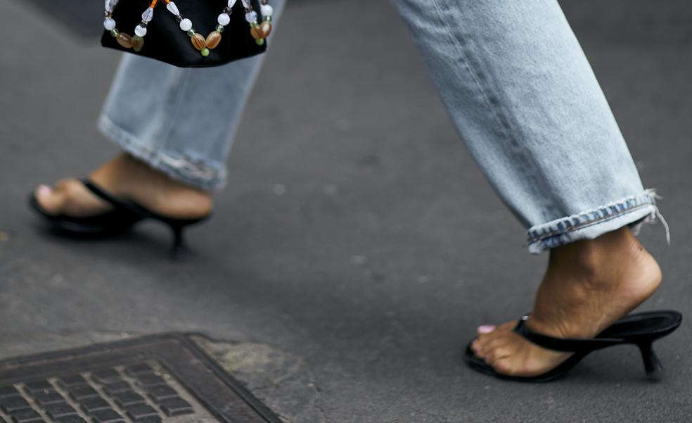 Las sandalias cangrejeras de Zara que podrás usar en esta semana de calor y todo el otoño con medias