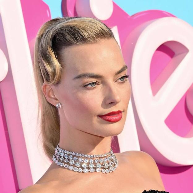 Margot Robbie con coleta estilo Barbie