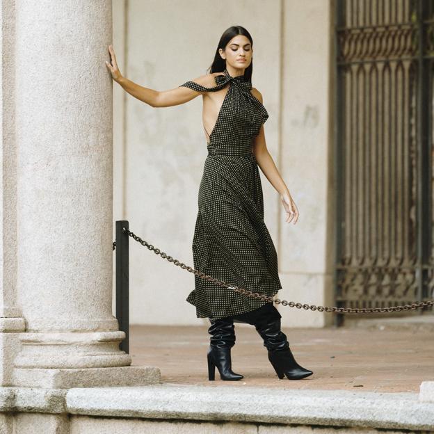 Los vestidos midi que puedes llevar como invitada a una boda o un día cualquiera con botas altas