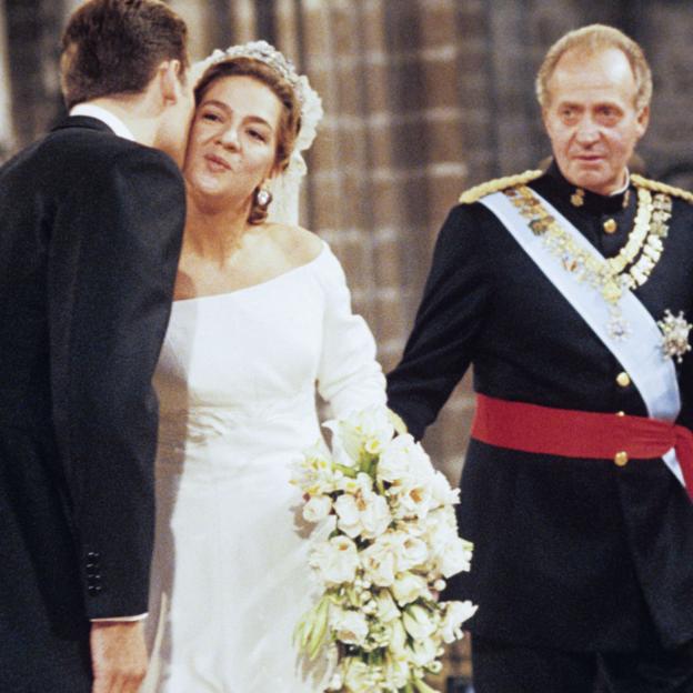 Así intentó boicotear la boda de la infanta Cristina e Iñaki Urdangarin el rey Juan Carlos (porque no soportaba al novio)