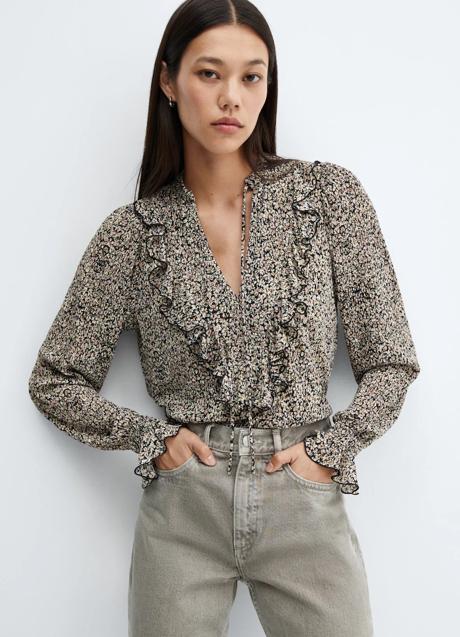 Camisa con estampado de flores Mango (22,99 euros)