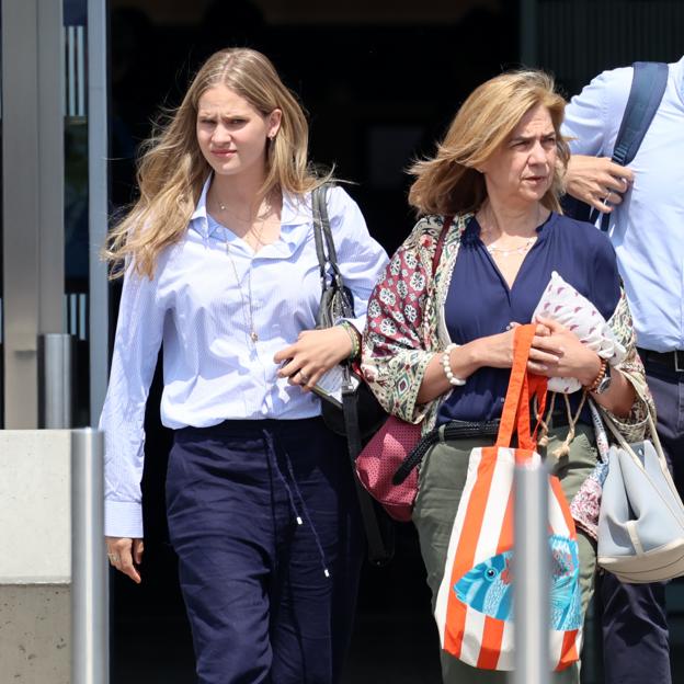 Una de las últimas imágenes de Irene Urdangarin junto a su madre, la infanta Cristina. 