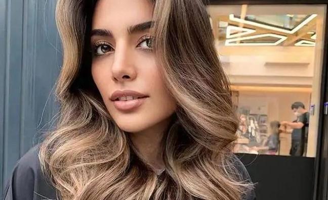 Manual de uso de las mechas balayage, la coloración de moda que se adapta a todos los tipos de rostro y a cualquier edad