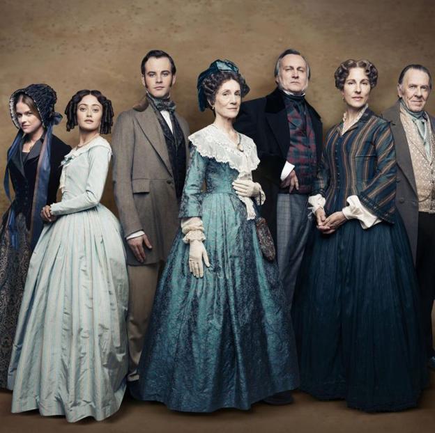 El elenco principal de la serie británica Belgravia.