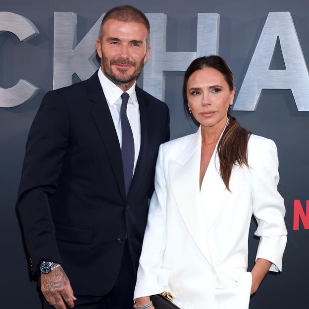 David Beckham y Victoria Beckham asisten al estreno del documental 'Beckham' en Londres. /