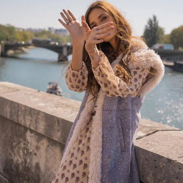 Los chalecos boho chic más estilosos para combinar con maxi vestidos y botas