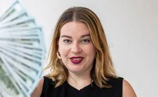 Los tres errores más comunes que las mujeres cometemos con el dinero, según la influencer financiera Tori Dunlap
