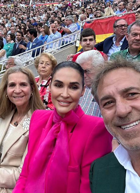 La infanta Elena y Vicky Martñin Berrocal en los toros/instagram