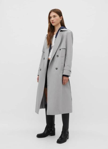 Trench largo de Stradivarius (59,99 euros)