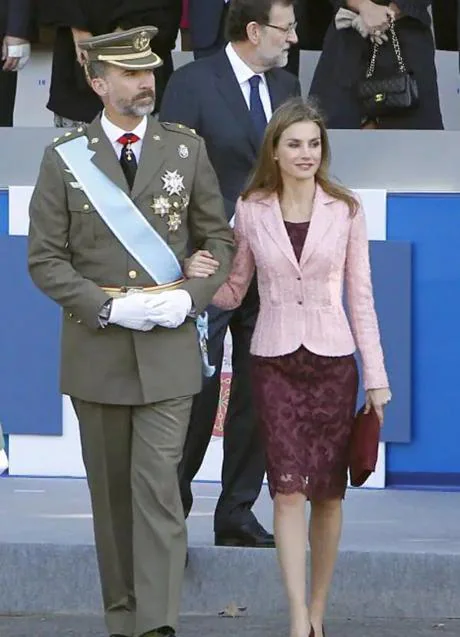 El look de la reina Letizia en el Día de la Hispanidad 2013/GTRES