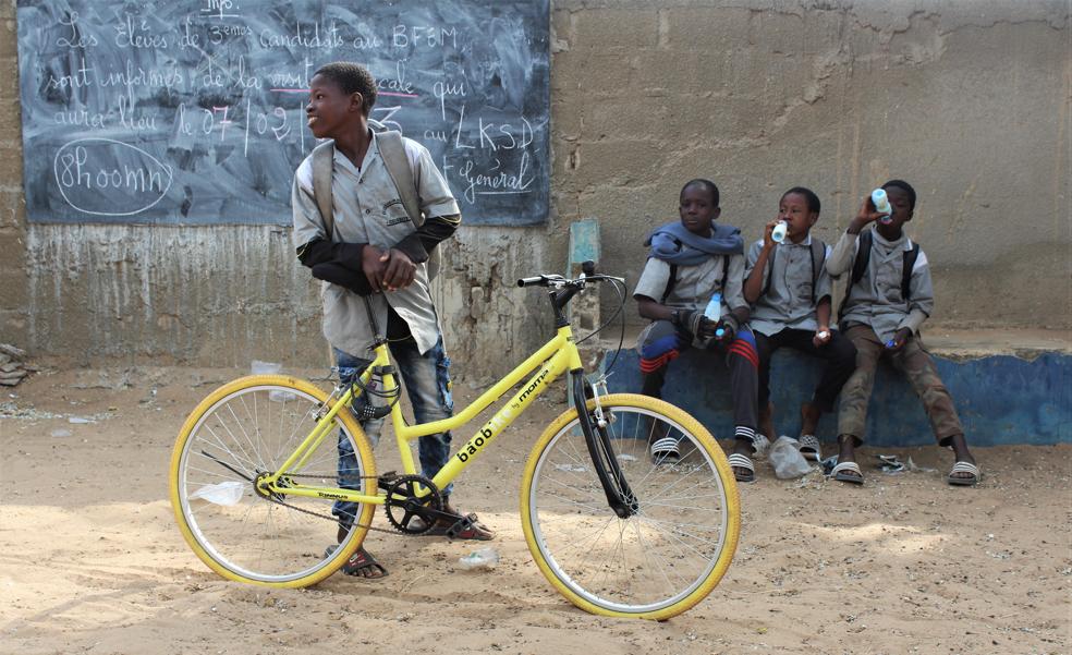 Salesforce y Bicicletas sin fronteras pedalean para que mil chicos y chicas de Senegal puedan ir al instituto