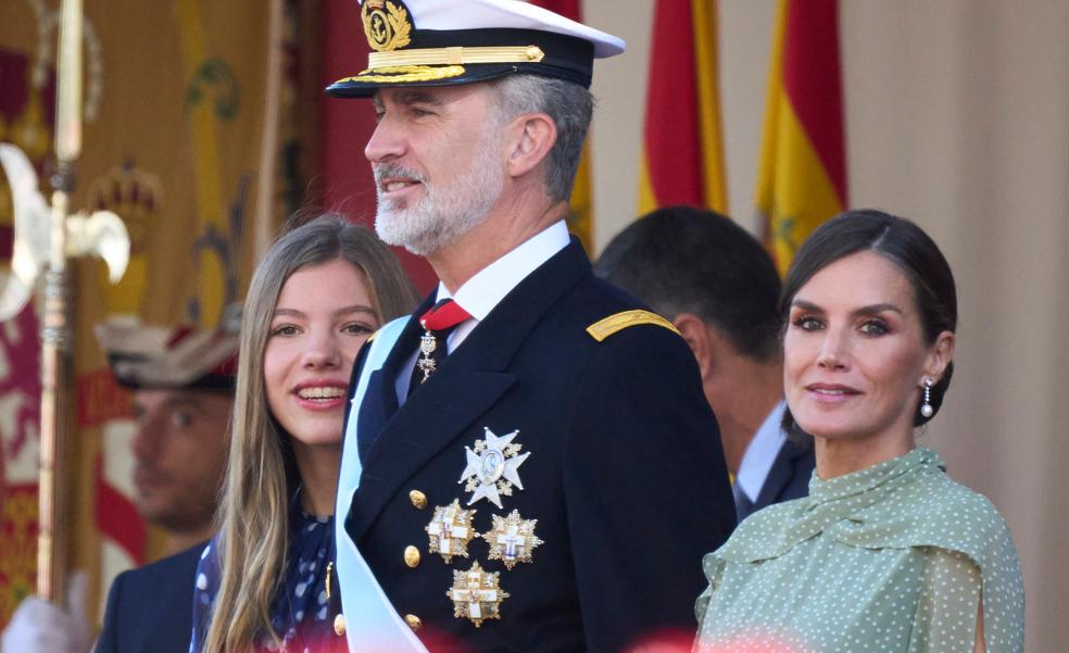 Repasamos todos los looks de la reina Letizia en el Día de la Hispanidad desde 2004 (del primero al último)