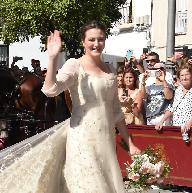 Del vestido de novia royal al look de invitada de Sofía Palazuelo: todos los detalles de la boda de Victoria de Hohenlohe, duquesa de Medinaceli