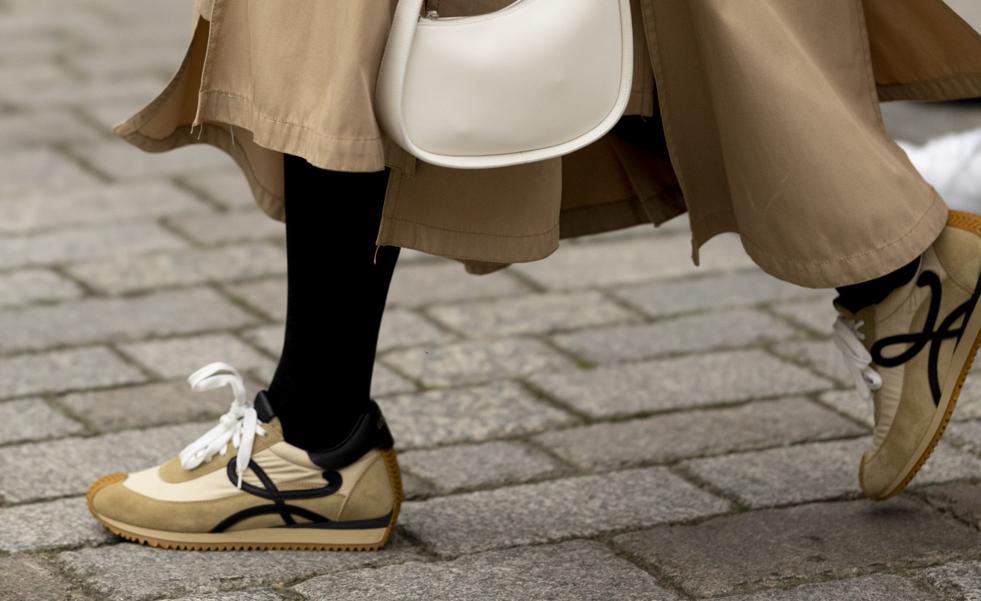 Las sneakers también van con looks sofisticados: guía de estilo para llevarlas bien