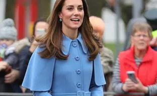 De Blair Waldorf a Kate Middleton: la capa de lana es el abrigo más elegante y estos modelos lo demuestran