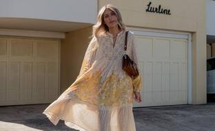 Los vestidos boho largos que más se llevan en otoño con botas