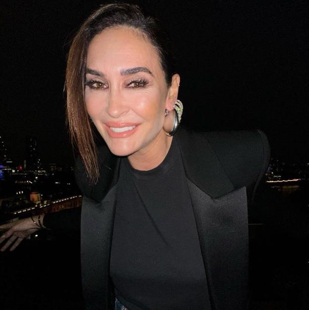 Los vaqueros más especiales y rejuvenecedores de Zara ya están en el armario de Vicky Martín Berrocal