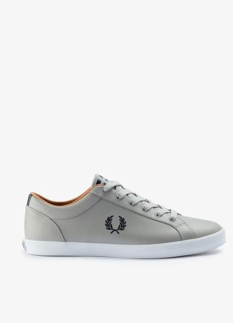 Zapatilla deportiva en gris de Fred Perry. Foto: Fred Perry.