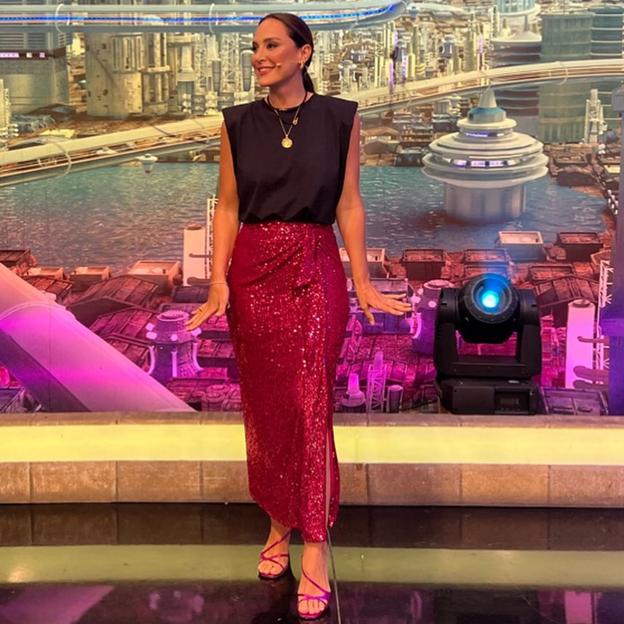 Tamara Falcó tiene el look de noche perfecto con falda de lentejuelas y el top básico más bonito de Zara