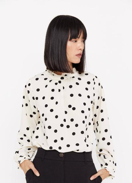 Blusa con print de lunares romántica