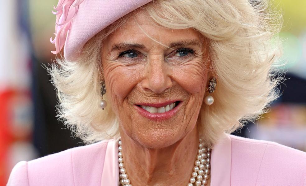 Todas las joyas de Isabel II que ha 'robado' Camilla: broches, perlas, coronas y tiaras del joyero personal de la reina