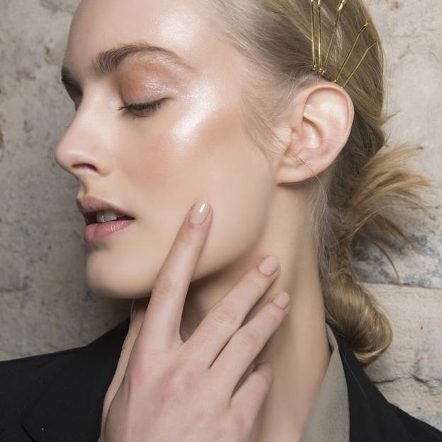 Qué es la manicura de lujo silencioso y por qué la están poniendo de moda las famosas