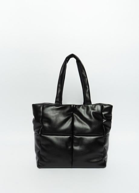 Bolso negro de Sfera (22,99 euros)