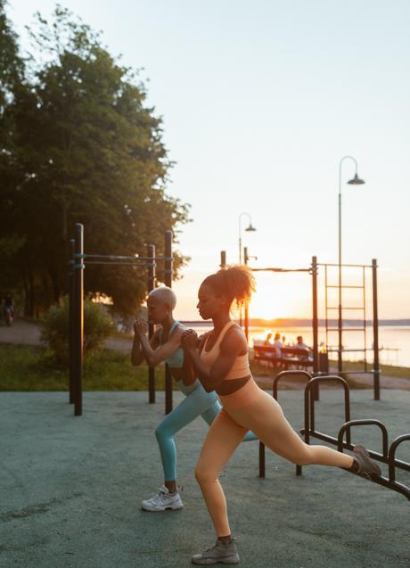 Mujeres entrenando glúteos/PEXELS