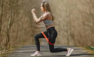 Bandas de resistencia: cómo usarlas para aumentar la intensidad del ejercicio (y mejorar tus resultados)