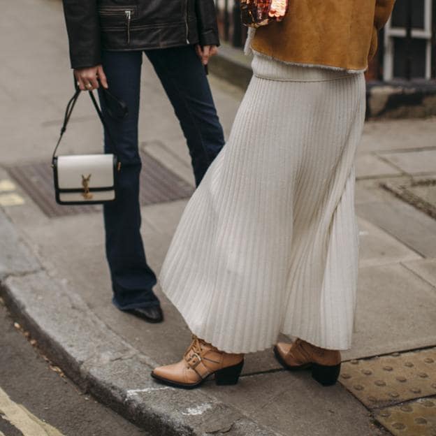 Buenos días! Hoy varias ideas de looks con zapatillas. Elegí la