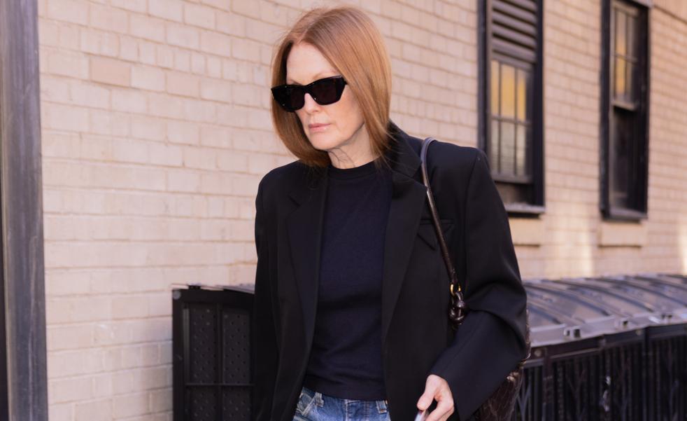 El look fácil con el que acertar siempre y que rejuvenece a los 50 y a los 60 lo ha llevado Julianne Moore