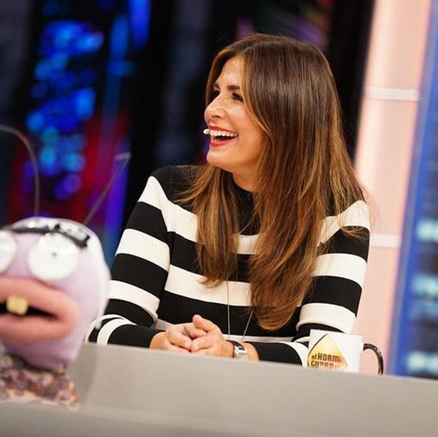 El vestido de punto de Zara de Nuria Roca que lo tiene todo: holgado, cómodo y barato